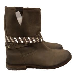 Vero Cuoio (Leather) Gray Beaded Embellished Buckle Ankle Boots